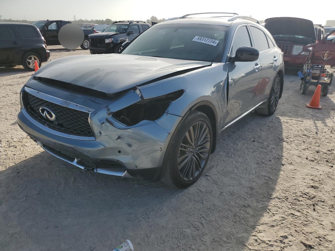 2017 INFINITI QX70