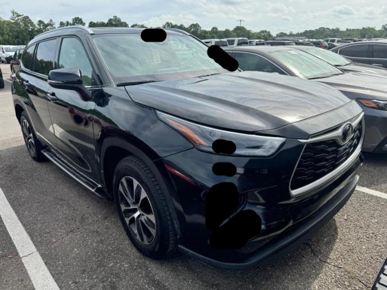 2022 TOYOTA HIGHLANDER XLE