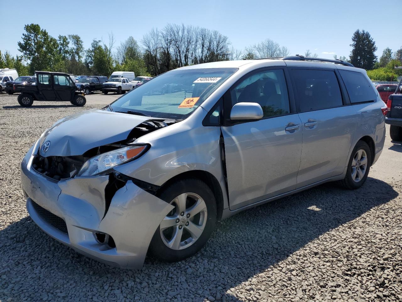 2017 TOYOTA SIENNA LE