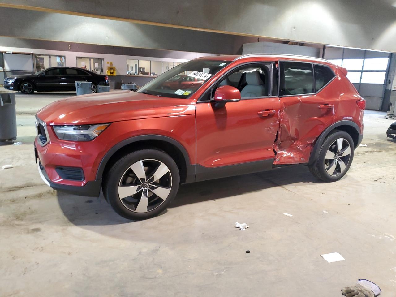 2019 VOLVO XC40 T4 MOMENTUM