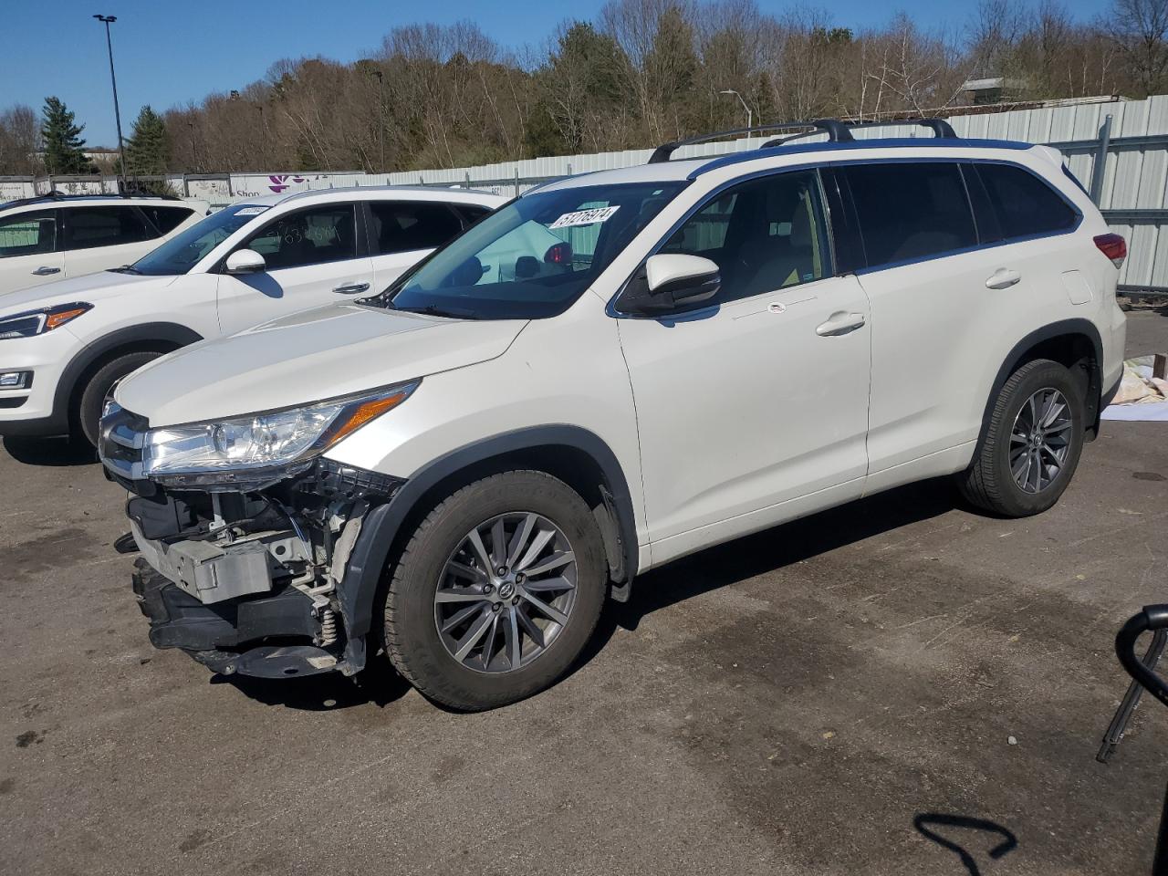 2017 TOYOTA HIGHLANDER SE