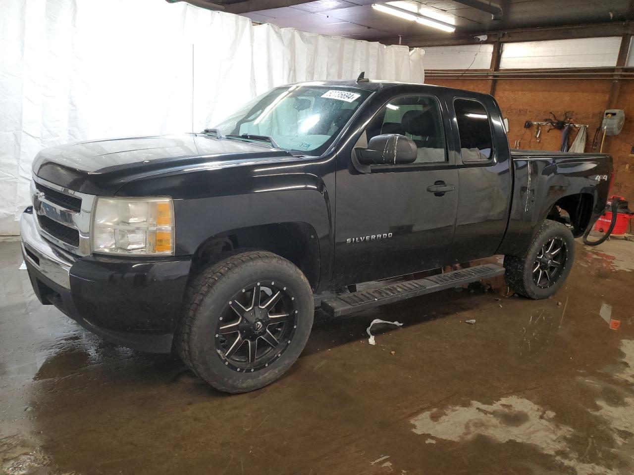 2011 CHEVROLET SILVERADO K1500 LS