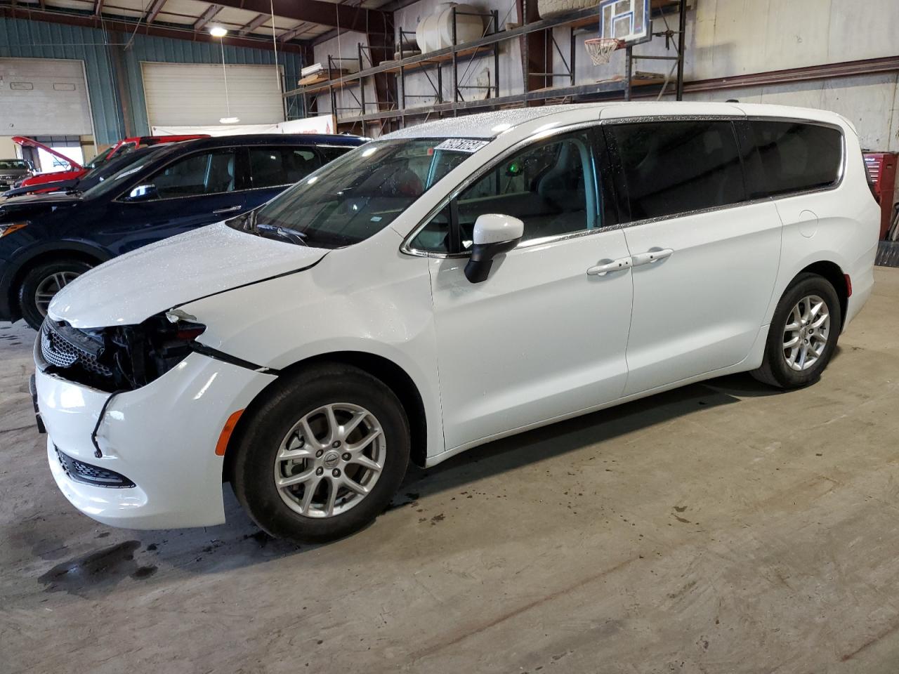 2023 CHRYSLER VOYAGER LX