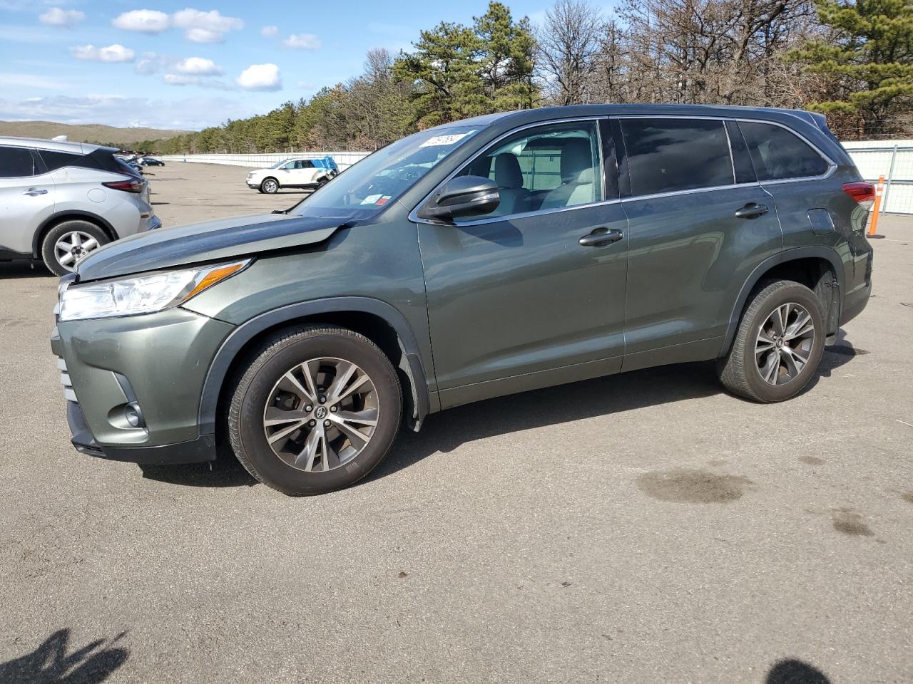 2017 TOYOTA HIGHLANDER LE