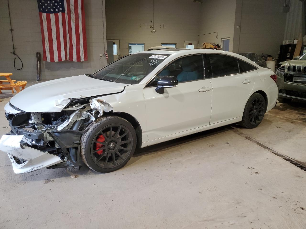 2019 TOYOTA AVALON XLE