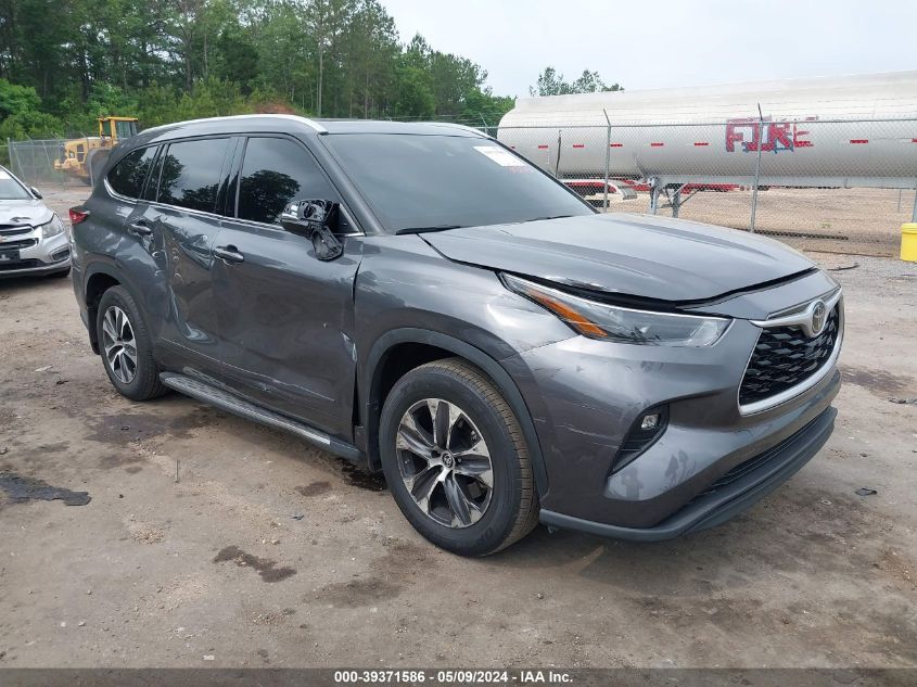 2022 TOYOTA HIGHLANDER XLE