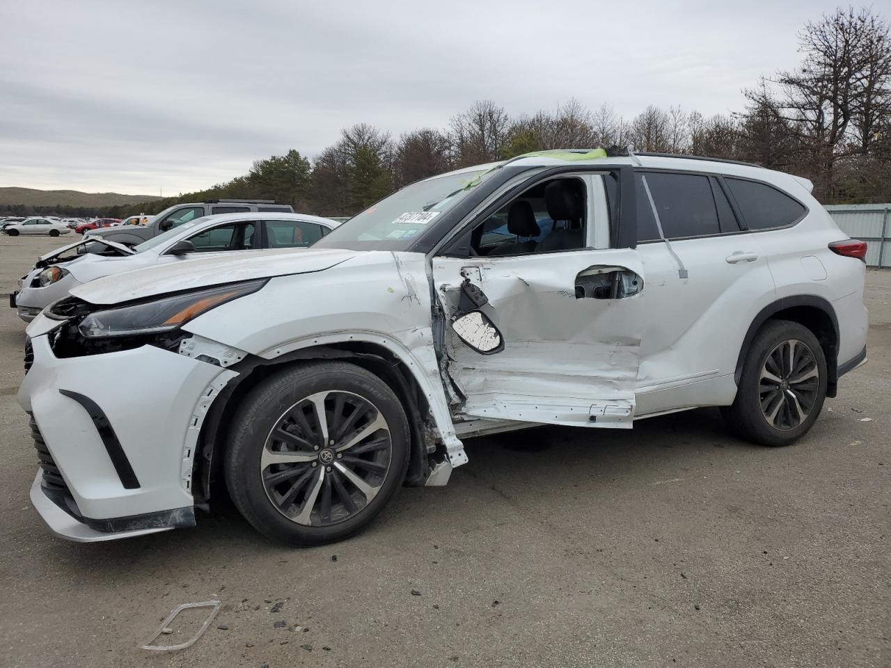 2022 TOYOTA HIGHLANDER XSE