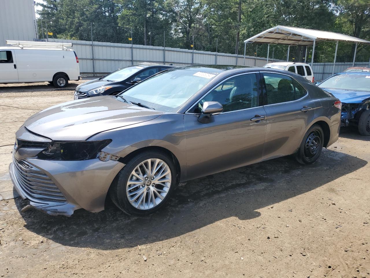 2020 TOYOTA CAMRY XLE