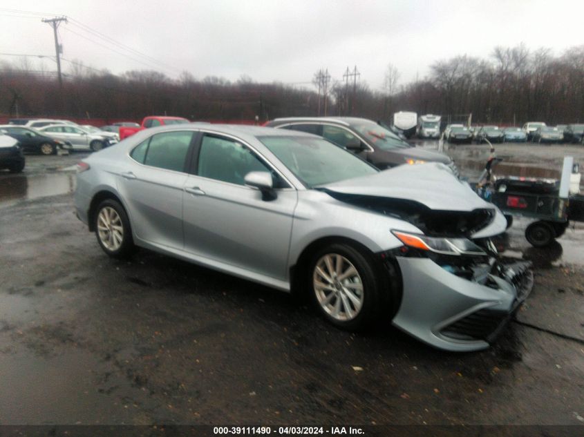 2022 TOYOTA CAMRY LE