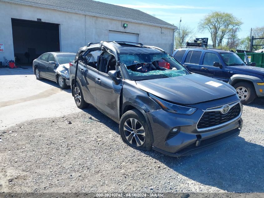 2022 TOYOTA HIGHLANDER XLE