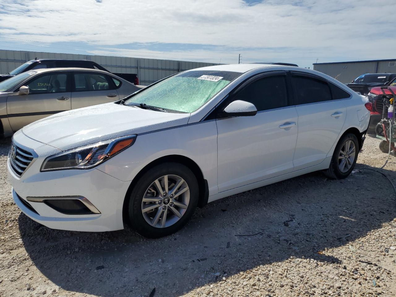 2017 HYUNDAI SONATA SE