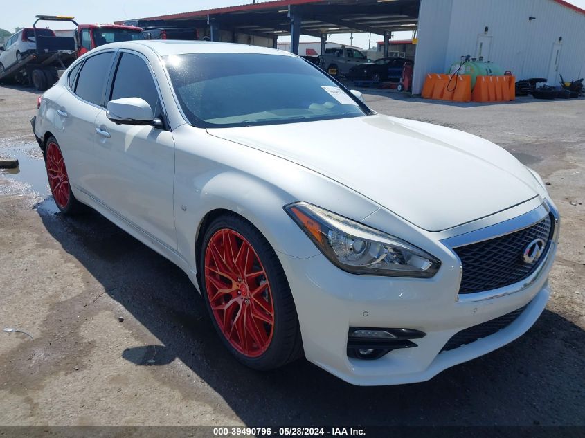 2017 INFINITI Q70 3.7