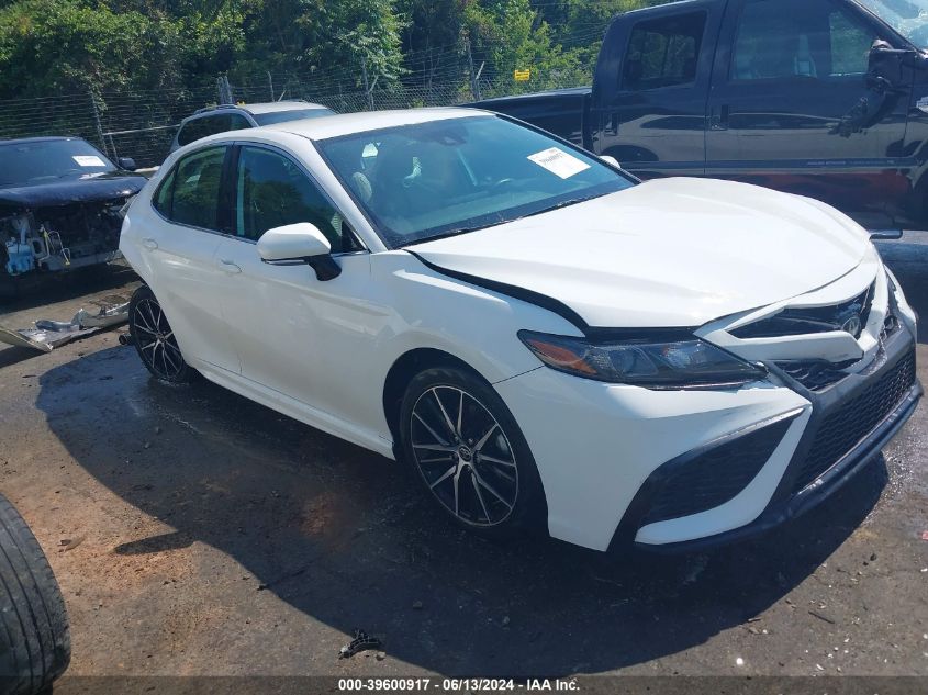 2022 TOYOTA CAMRY SE