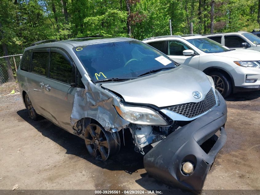 2011 TOYOTA SIENNA SE