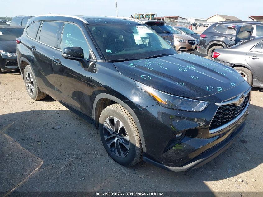 2022 TOYOTA HIGHLANDER XLE