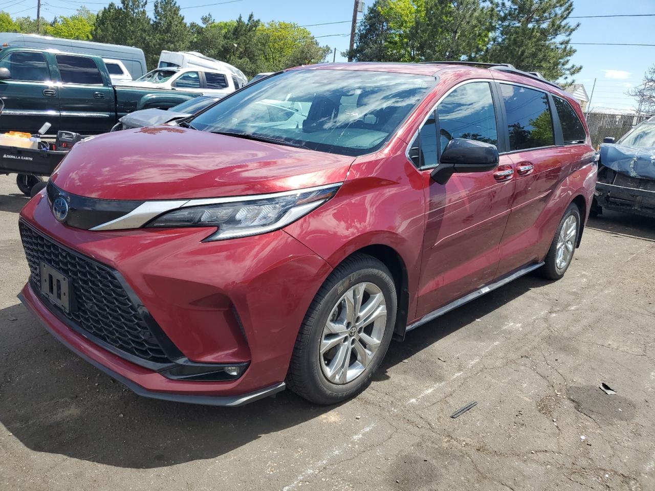 2022 TOYOTA SIENNA XSE