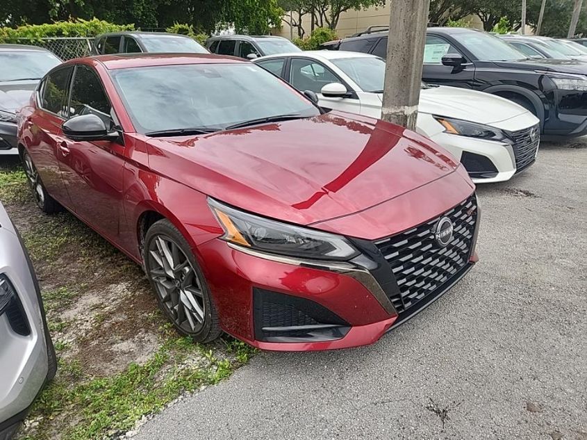 2023 NISSAN ALTIMA SR