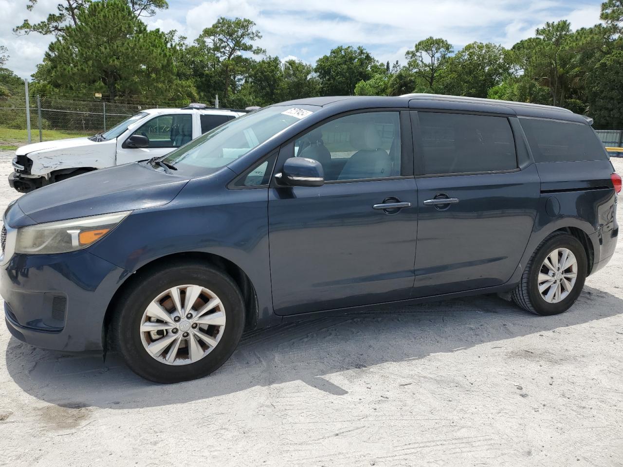 2015 KIA SEDONA LX