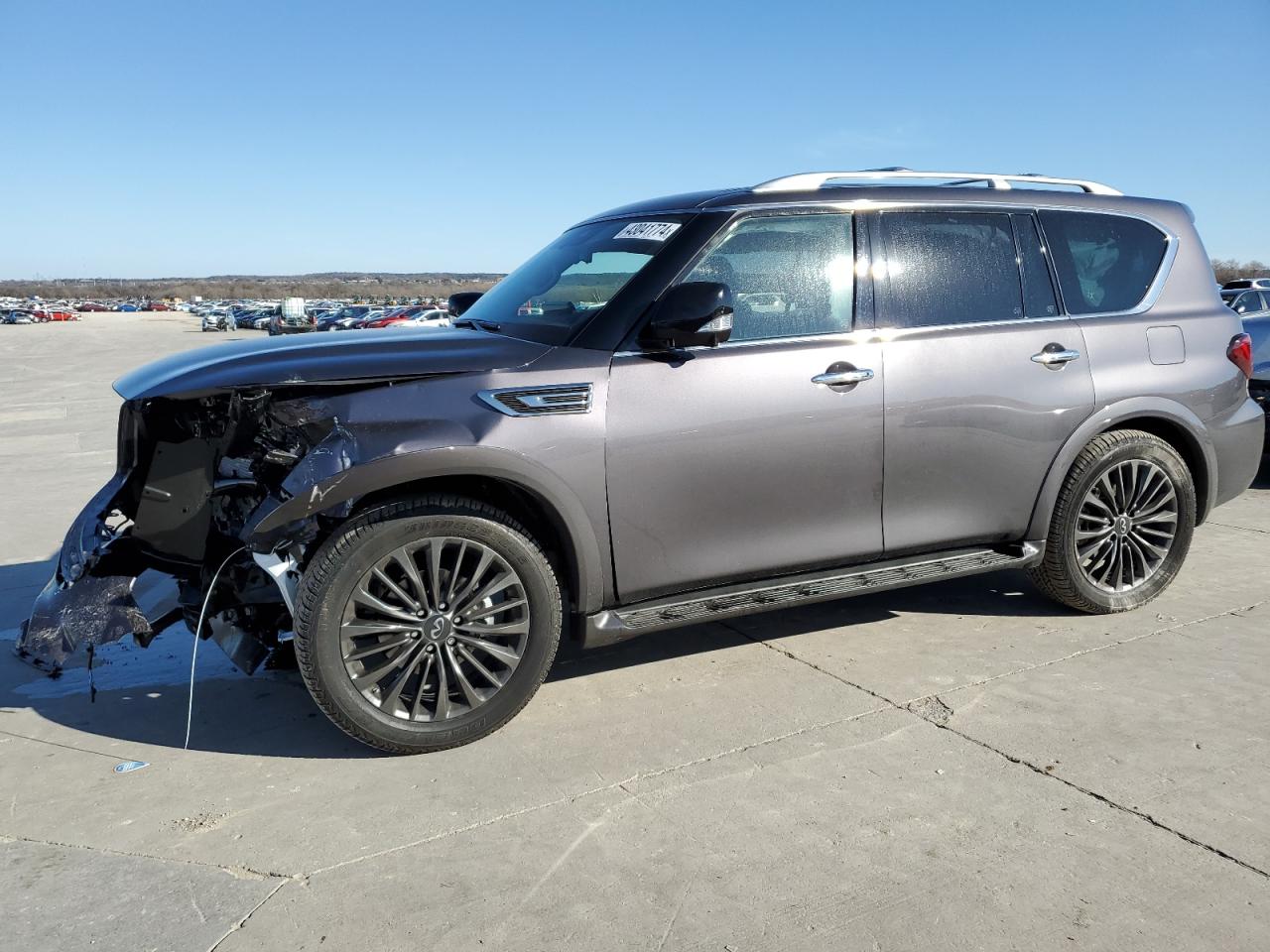 2023 INFINITI QX80 LUXE