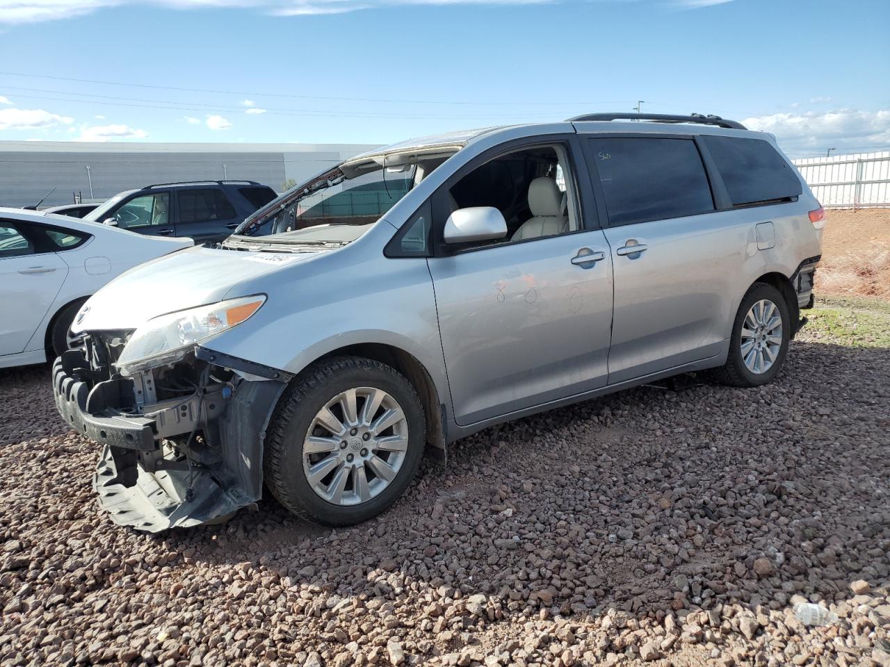 2014 TOYOTA SIENNA XLE