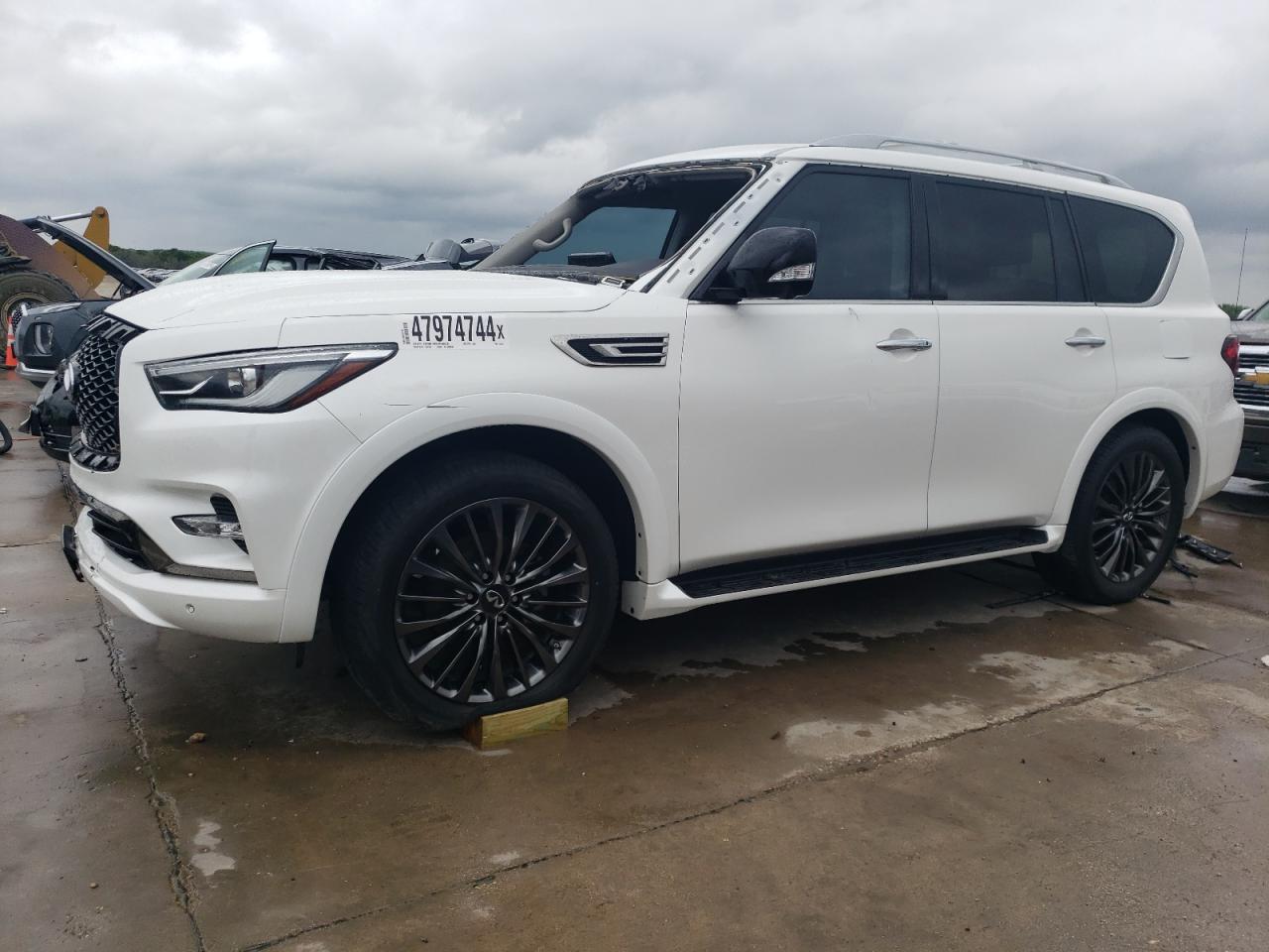 2022 INFINITI QX80 LUXE