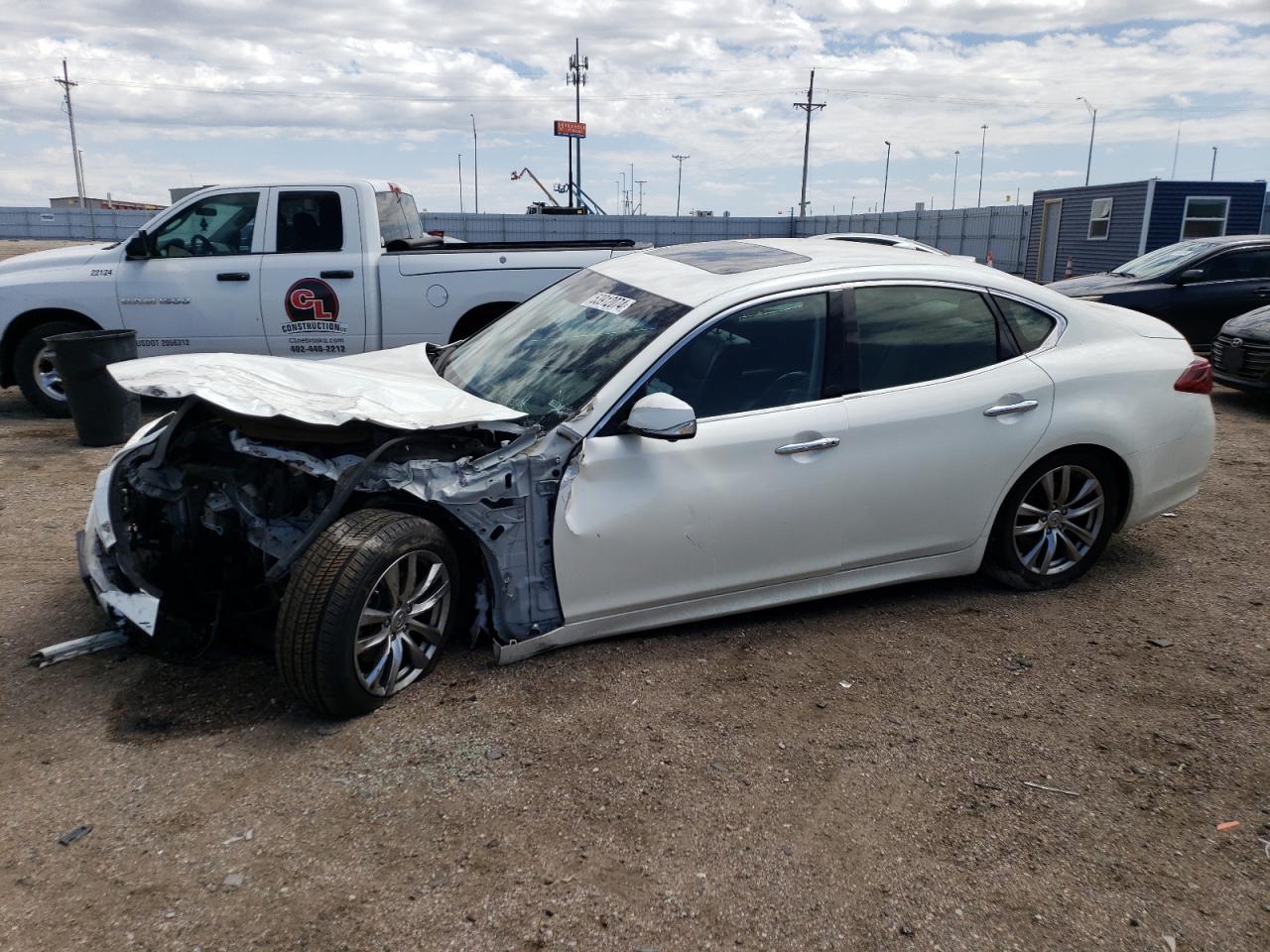 2017 INFINITI Q70 3.7