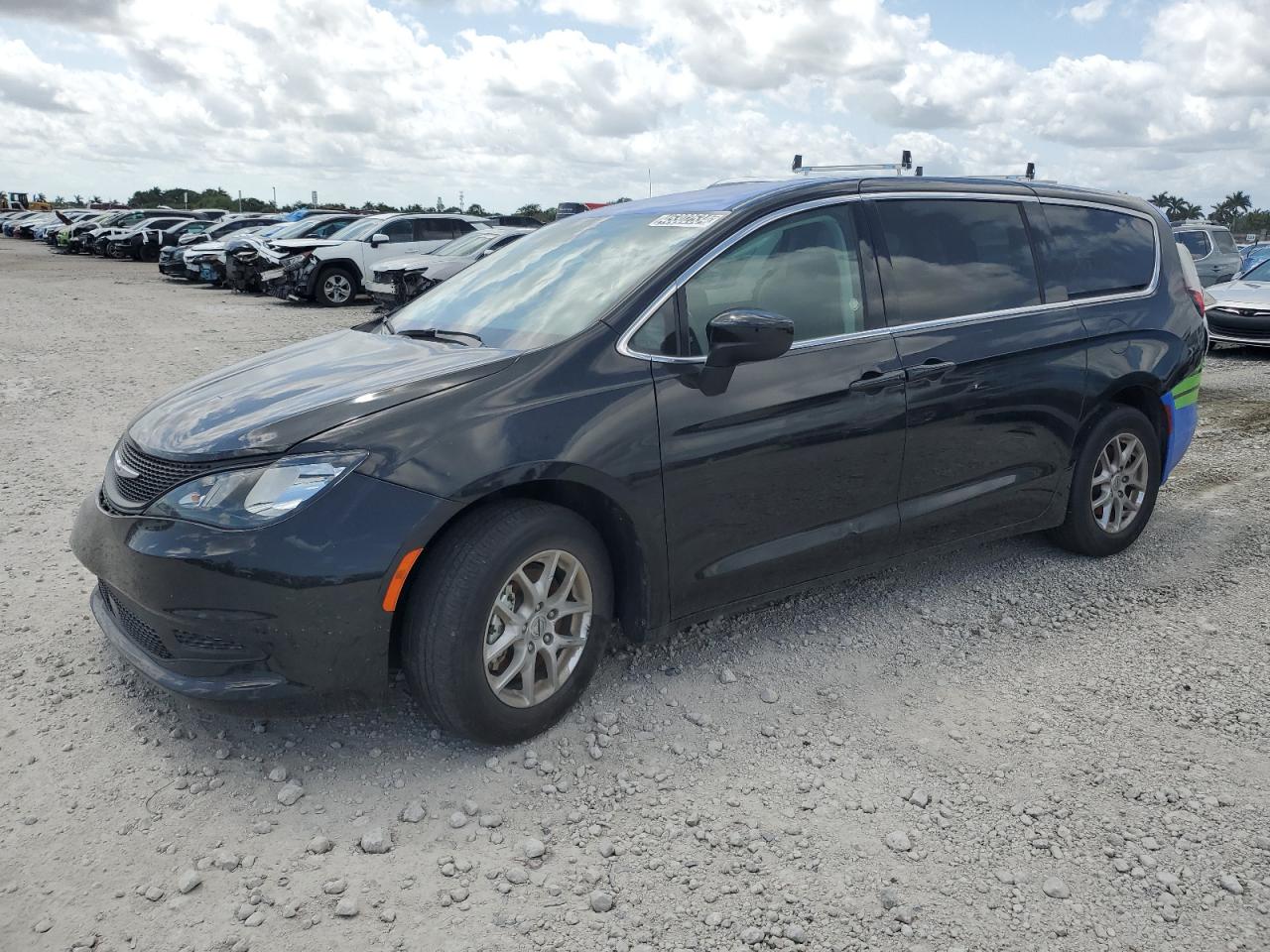 2022 CHRYSLER VOYAGER LX