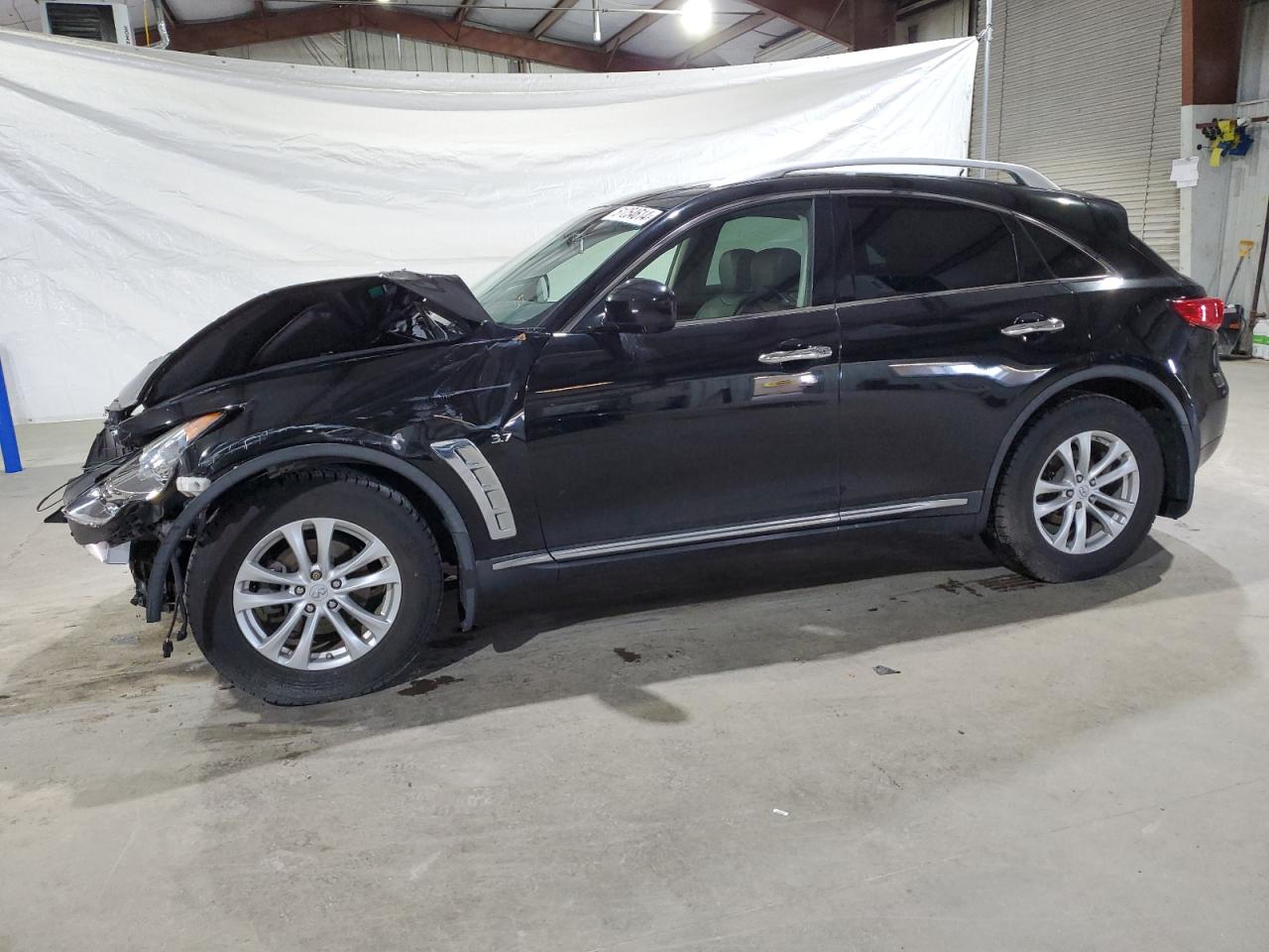 2015 INFINITI QX70