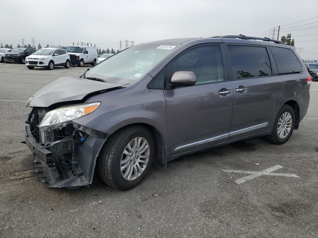 2014 TOYOTA SIENNA XLE