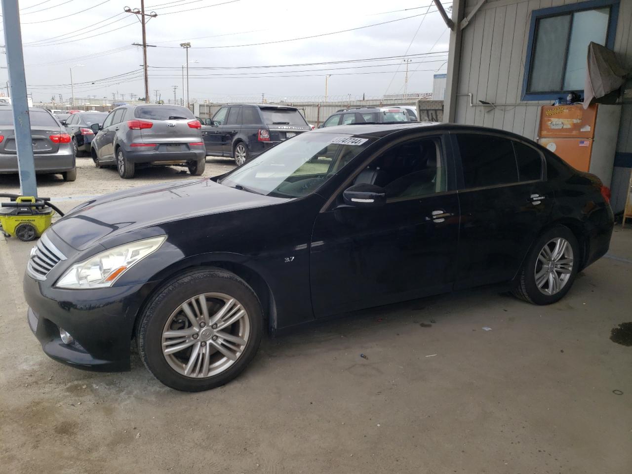 2015 INFINITI Q40