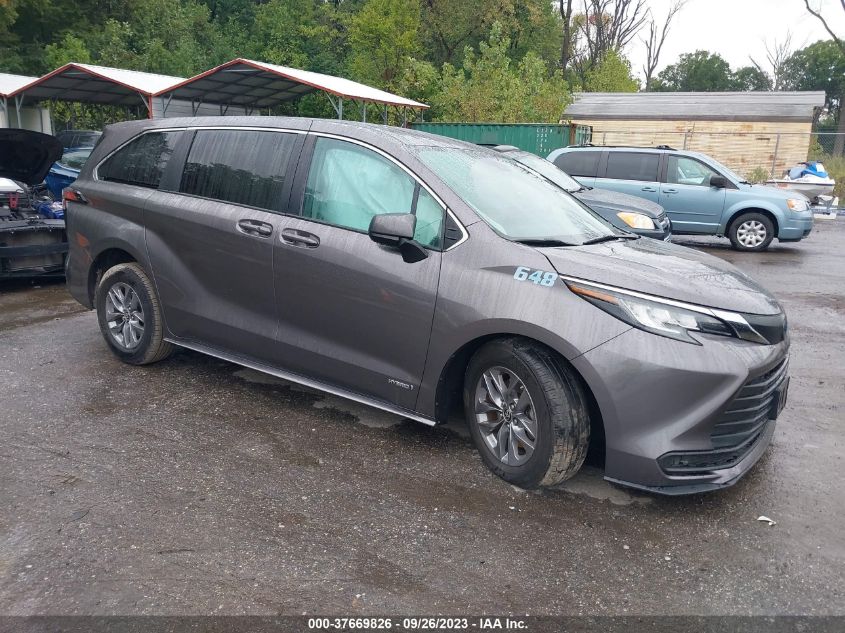 2021 TOYOTA SIENNA LE