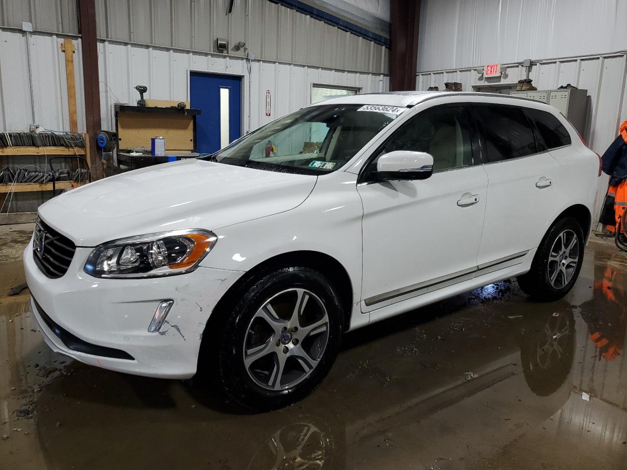 2015 VOLVO XC60 T6 PLATINUM