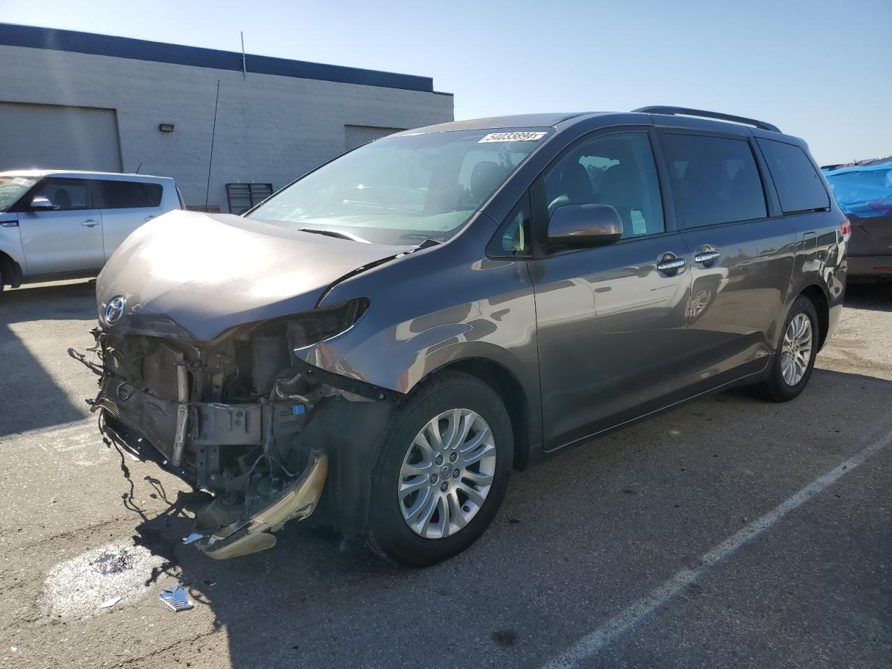 2012 TOYOTA SIENNA XLE