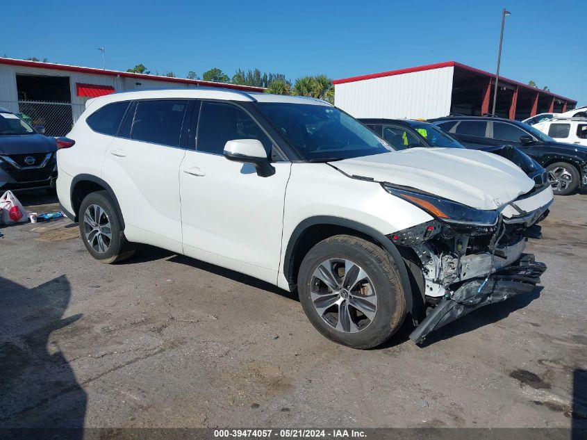 2021 TOYOTA HIGHLANDER XLE