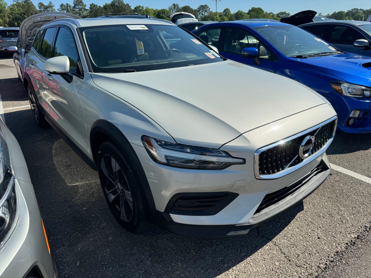 2020 VOLVO V60 CROSS COUNTRY T5 MOMENTUM