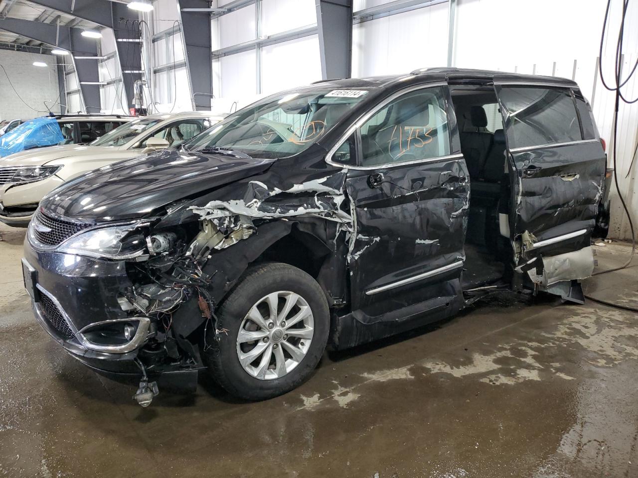 2019 CHRYSLER PACIFICA TOURING L