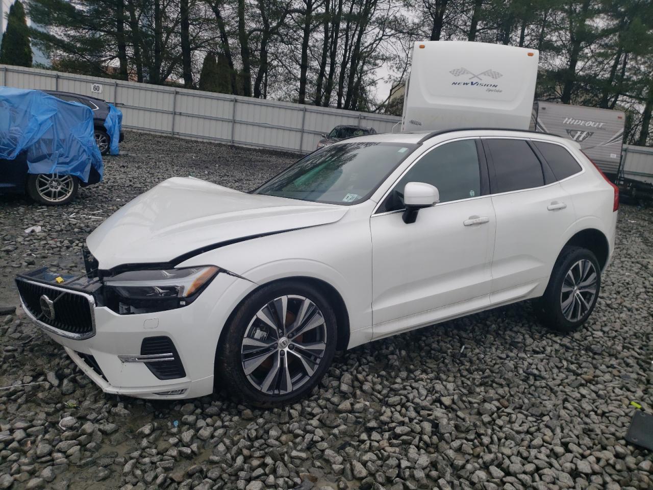 2022 VOLVO XC60 B5 MOMENTUM