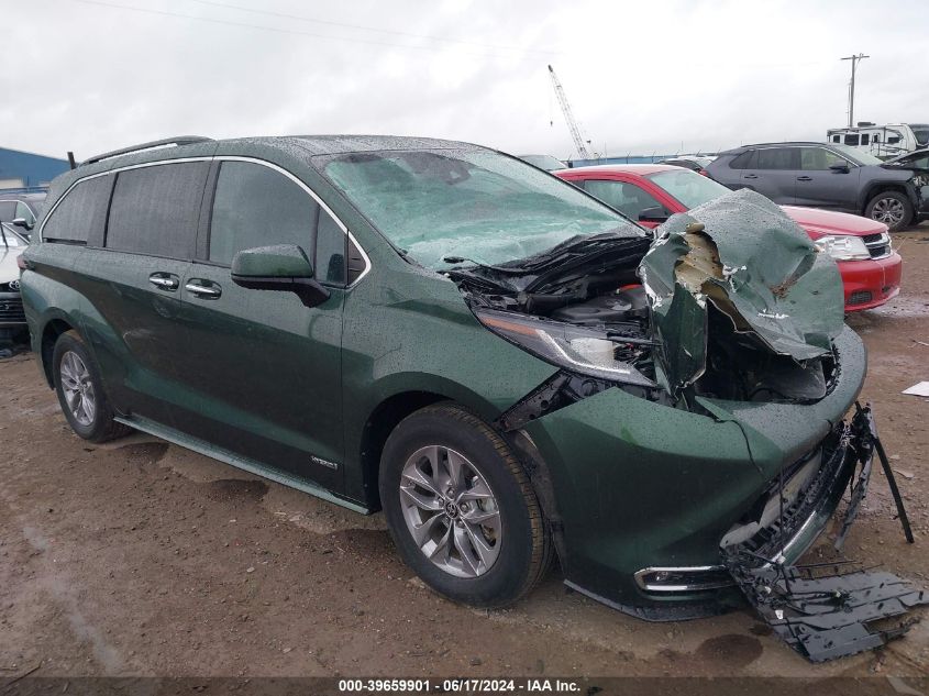 2021 TOYOTA SIENNA XLE