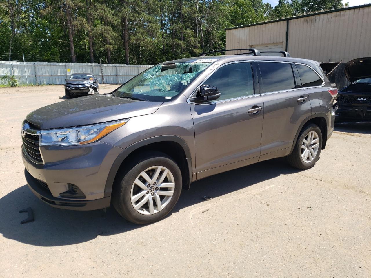 2016 TOYOTA HIGHLANDER LE