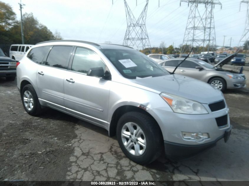 2010 CHEVROLET TRAVERSE LS