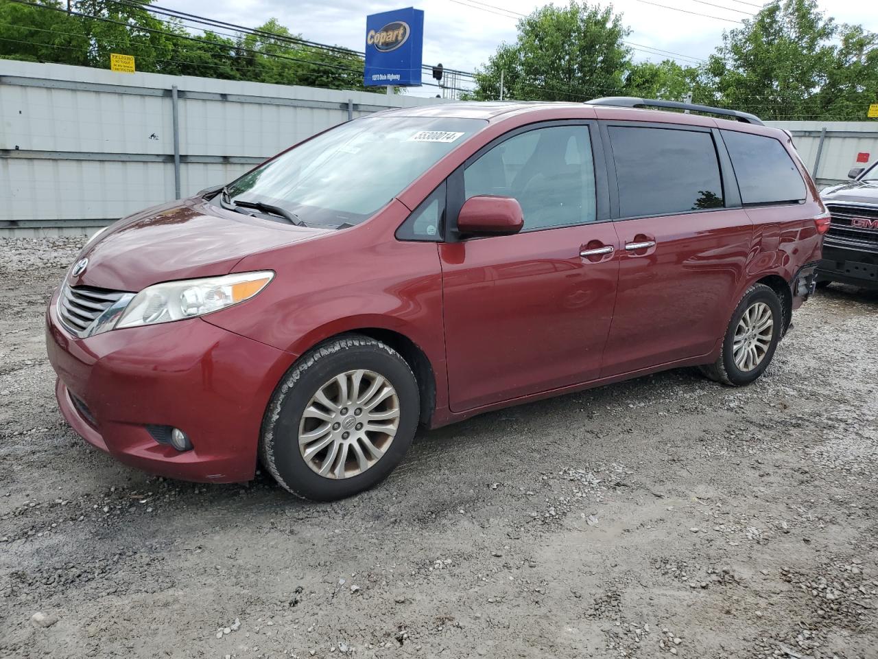 2016 TOYOTA SIENNA XLE