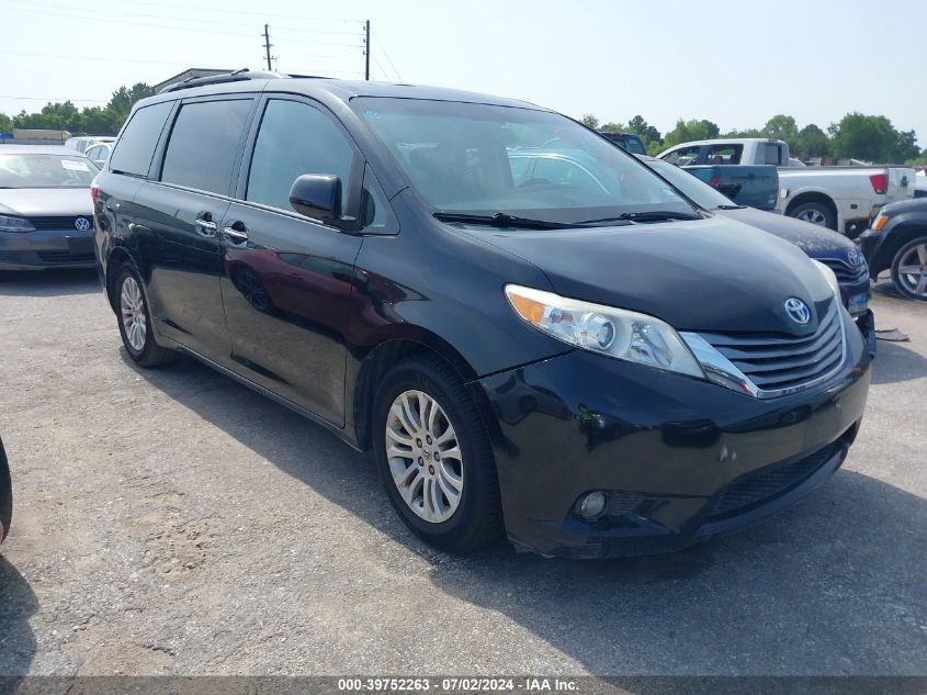 2015 TOYOTA SIENNA XLE 8 PASSENGER