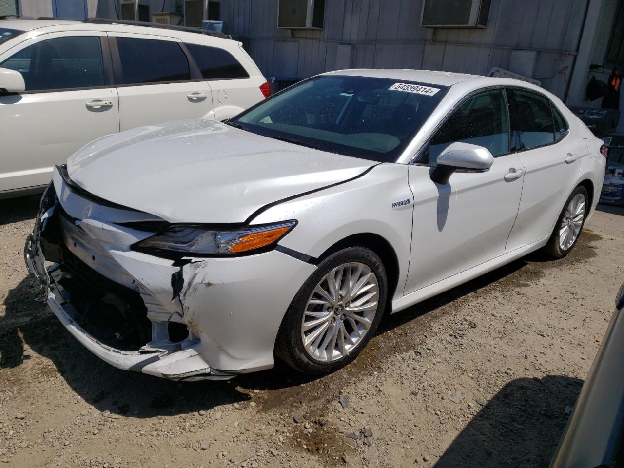 2020 TOYOTA CAMRY XLE