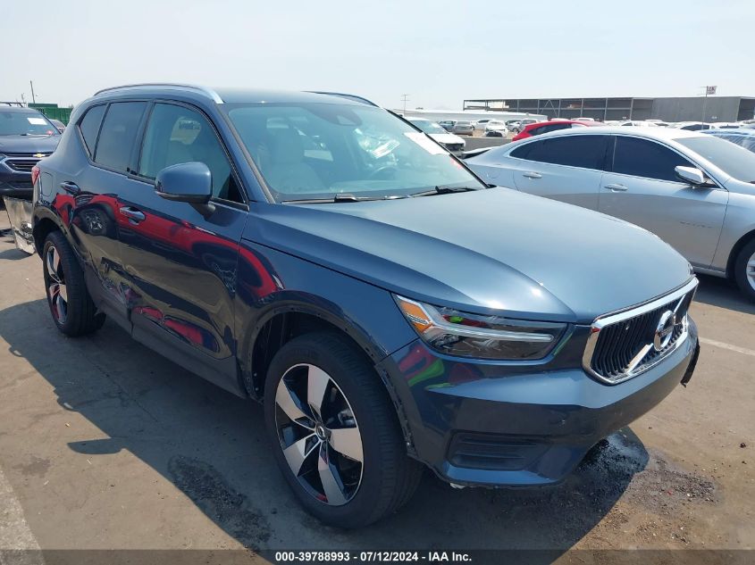 2022 VOLVO XC40 T5 MOMENTUM