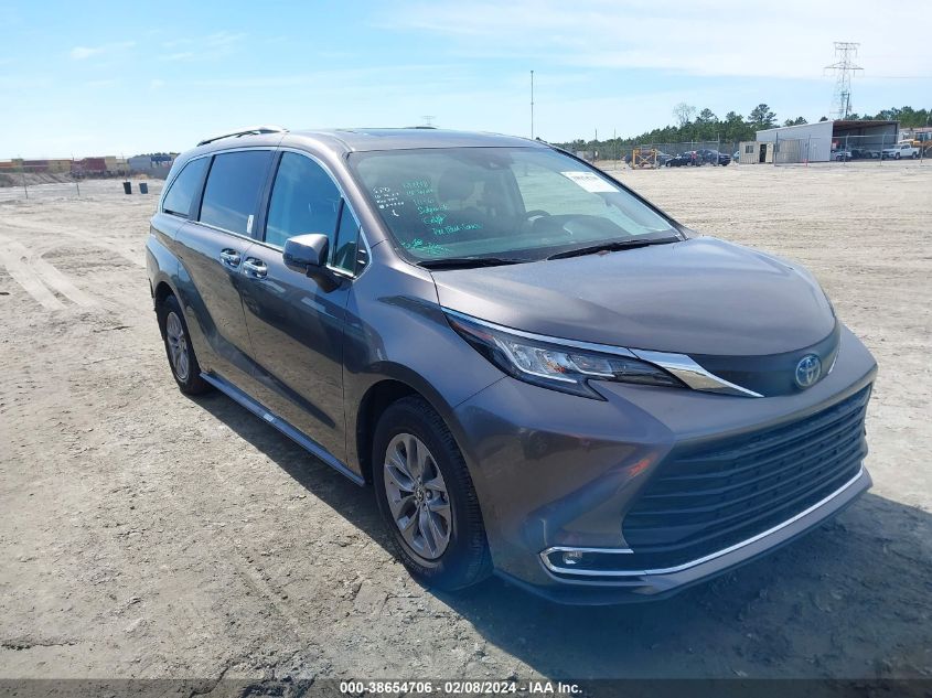 2023 TOYOTA SIENNA XLE