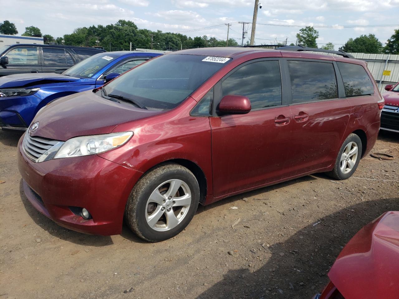 2017 TOYOTA SIENNA LE