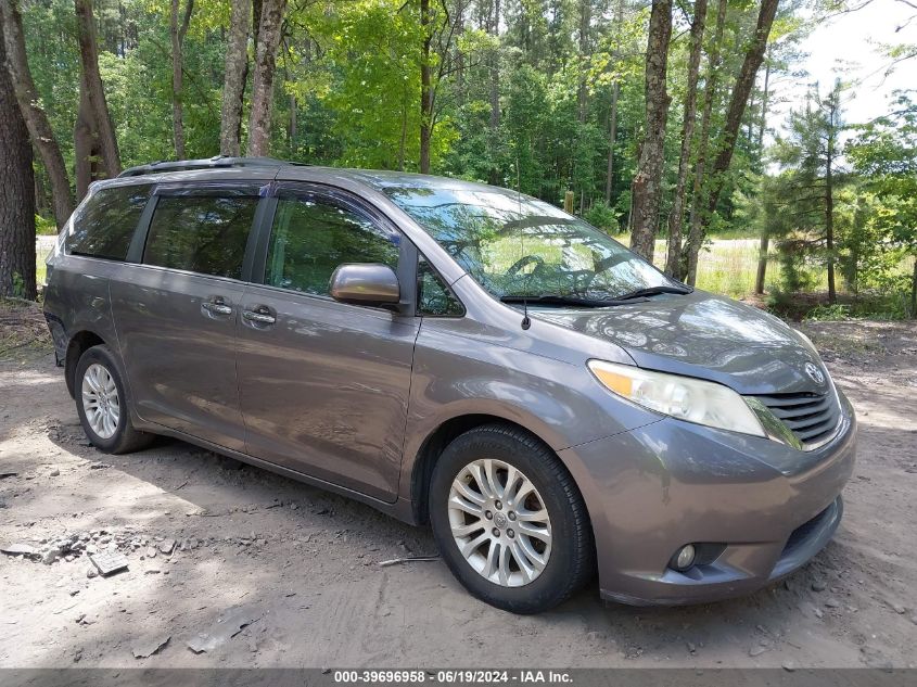 2013 TOYOTA SIENNA XLE V6 8 PASSENGER