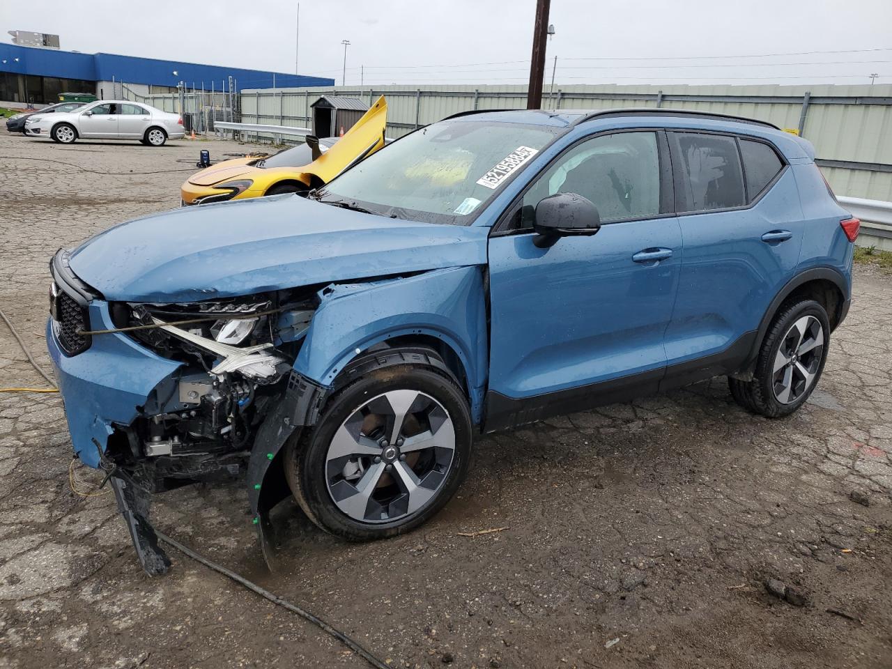 2024 VOLVO XC40 PLUS