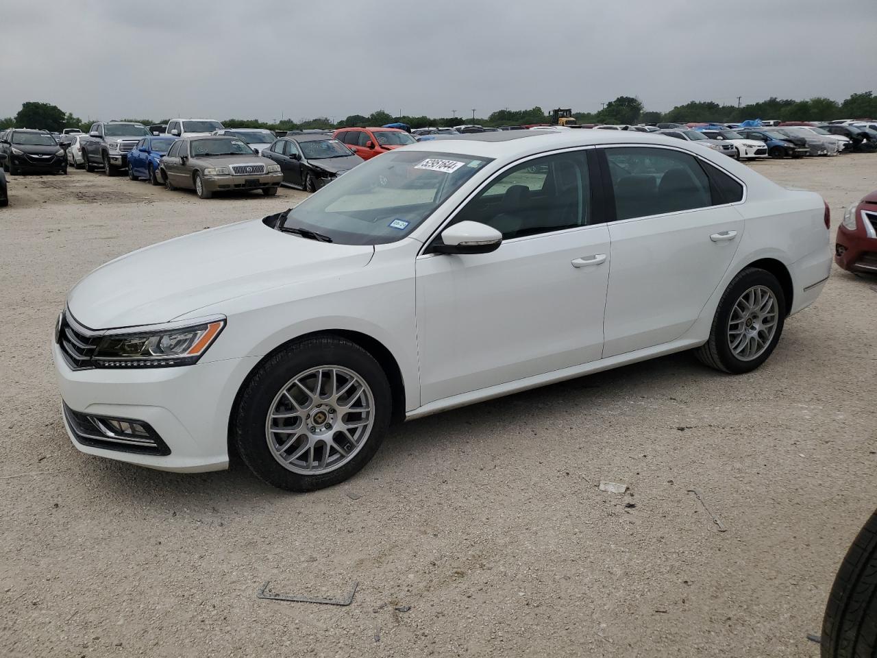 2018 VOLKSWAGEN PASSAT SE