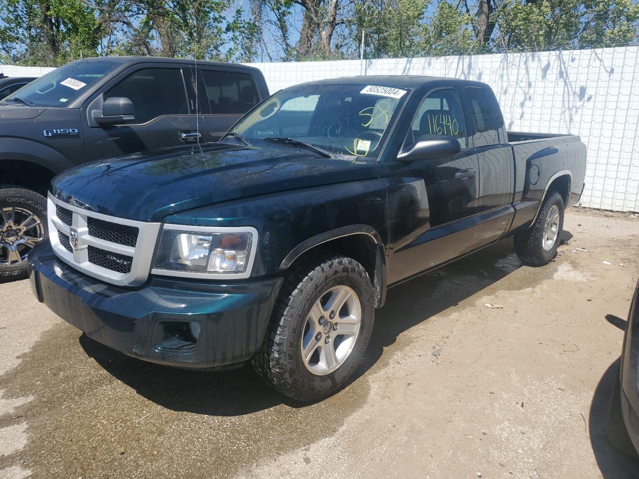 2011 DODGE DAKOTA SLT